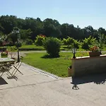 La Ferme De Menoun Bed & Breakfast 3*