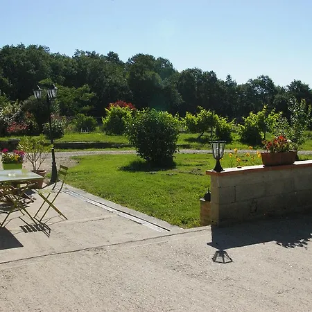 La Ferme De Menoun Bed and Breakfast *