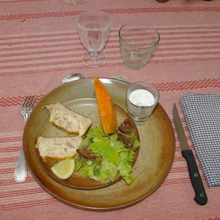 La Ferme De Menoun Bed and Breakfast