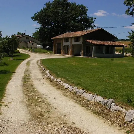 La Ferme De Menoun Alojamento de Acomodação e Pequeno-almoço