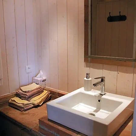 La Ferme De Menoun Bed and breakfast