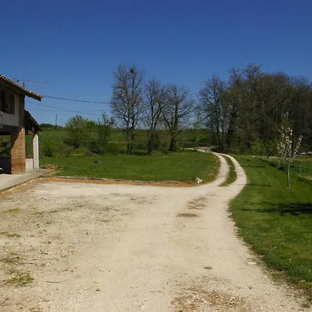 La Ferme De Menoun Alojamento de Acomodação e Pequeno-almoço 3*